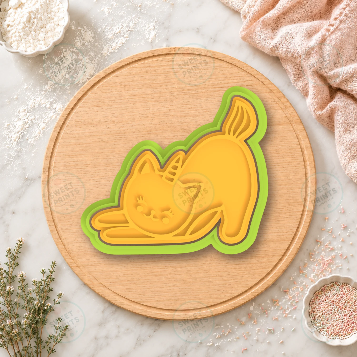 Caticorn Stretching Cookie Cutter & Stamp cookie cutter